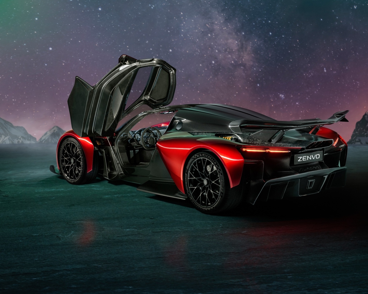 Красный автомобиль Zenvo Aurora Agil  вид сзади