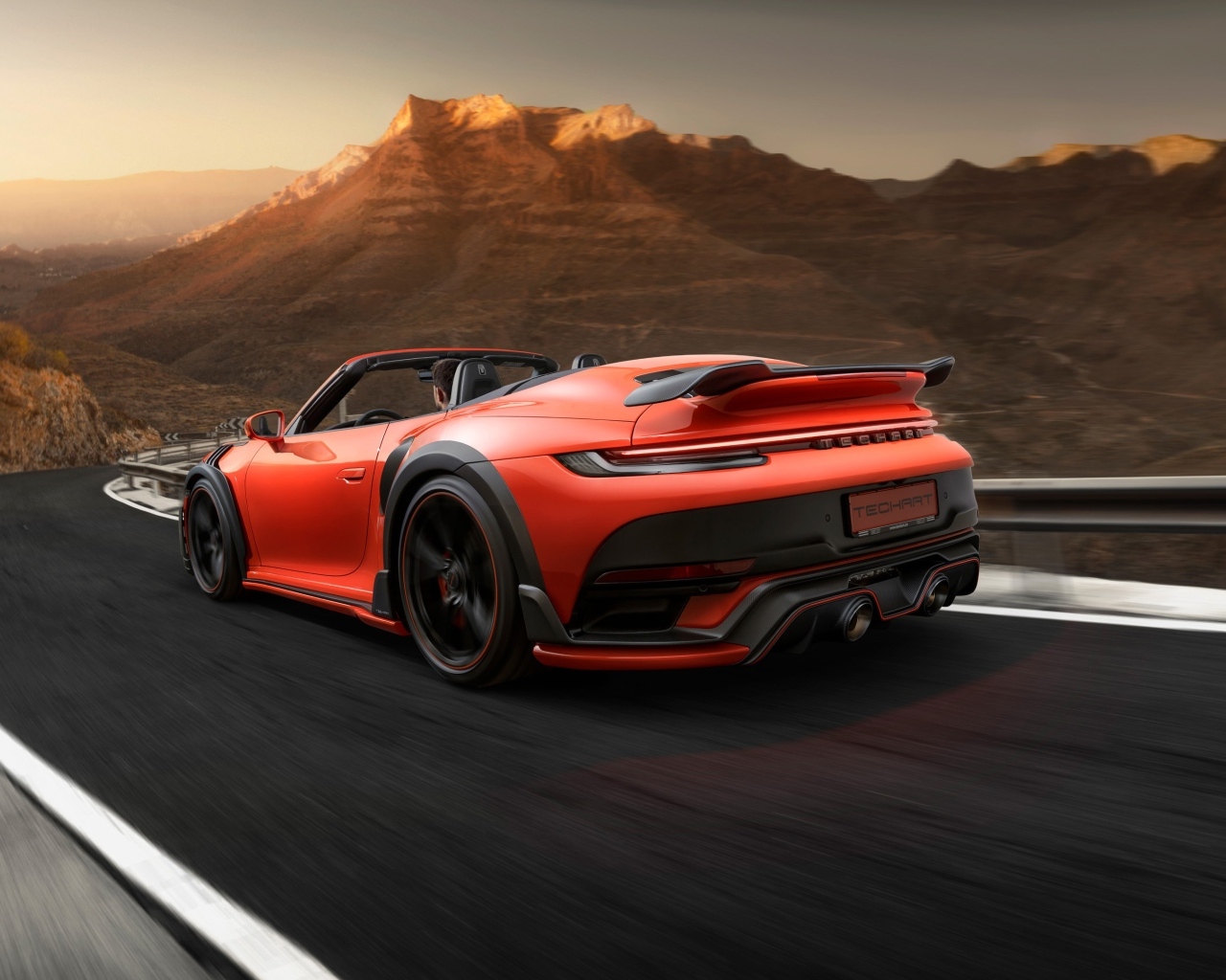 Красный кабриолет TechArt GTstreet R