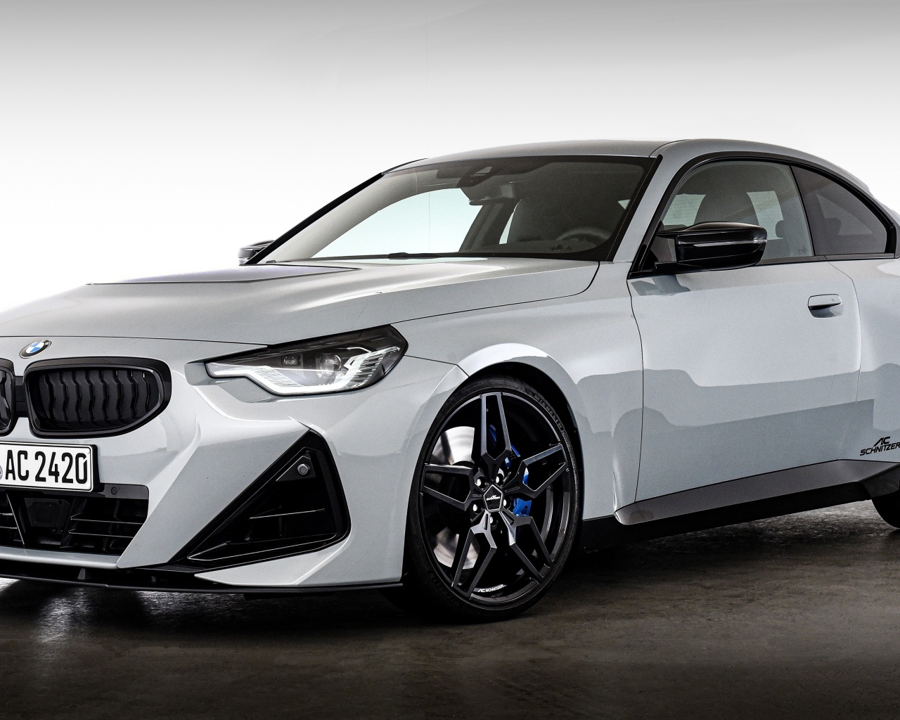 Серебристый автомобиль AC Schnitzer ACS2 4.0i