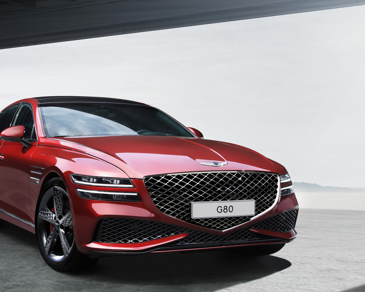 Стильный Genesis G80 Sport 2023 года вид спереди