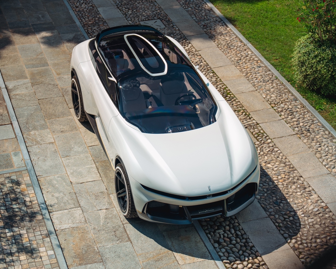 Вид сверху на автомобиль Pininfarina PURA Vision