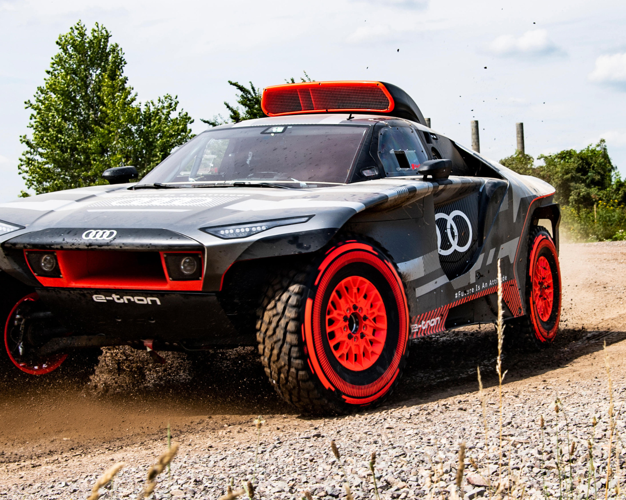 Спортивный внедорожник Audi RS Q E-Tron 2022 года