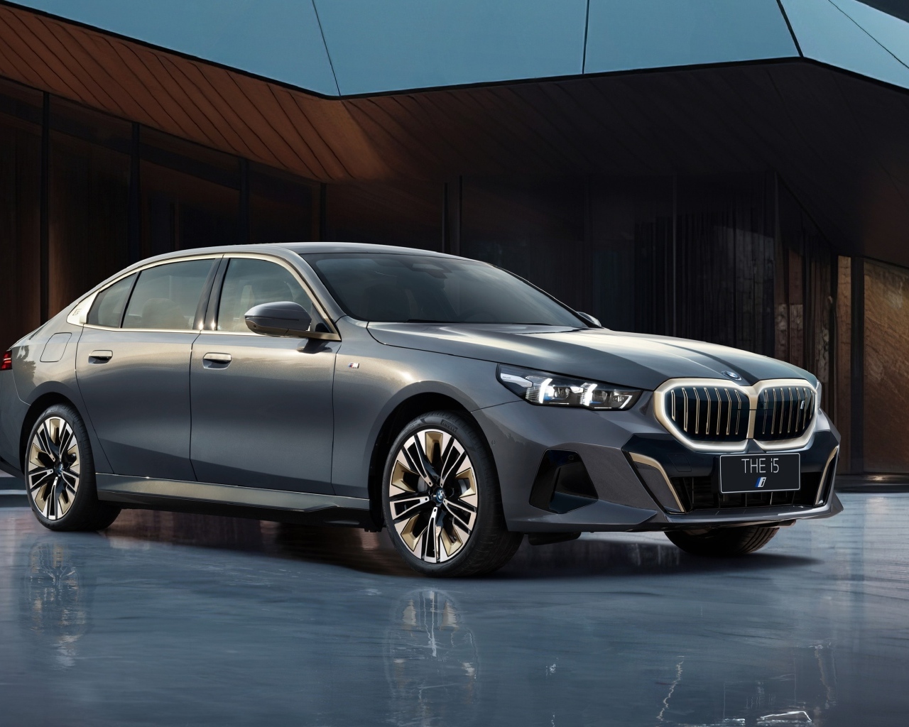 Автомобиль BMW I5 M Sport 2023 года