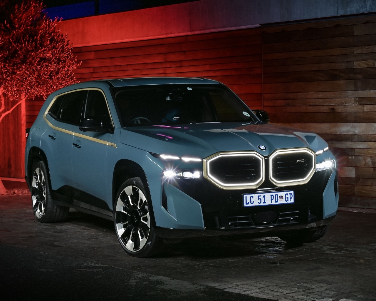 Внедорожник BMW XM 2023 года