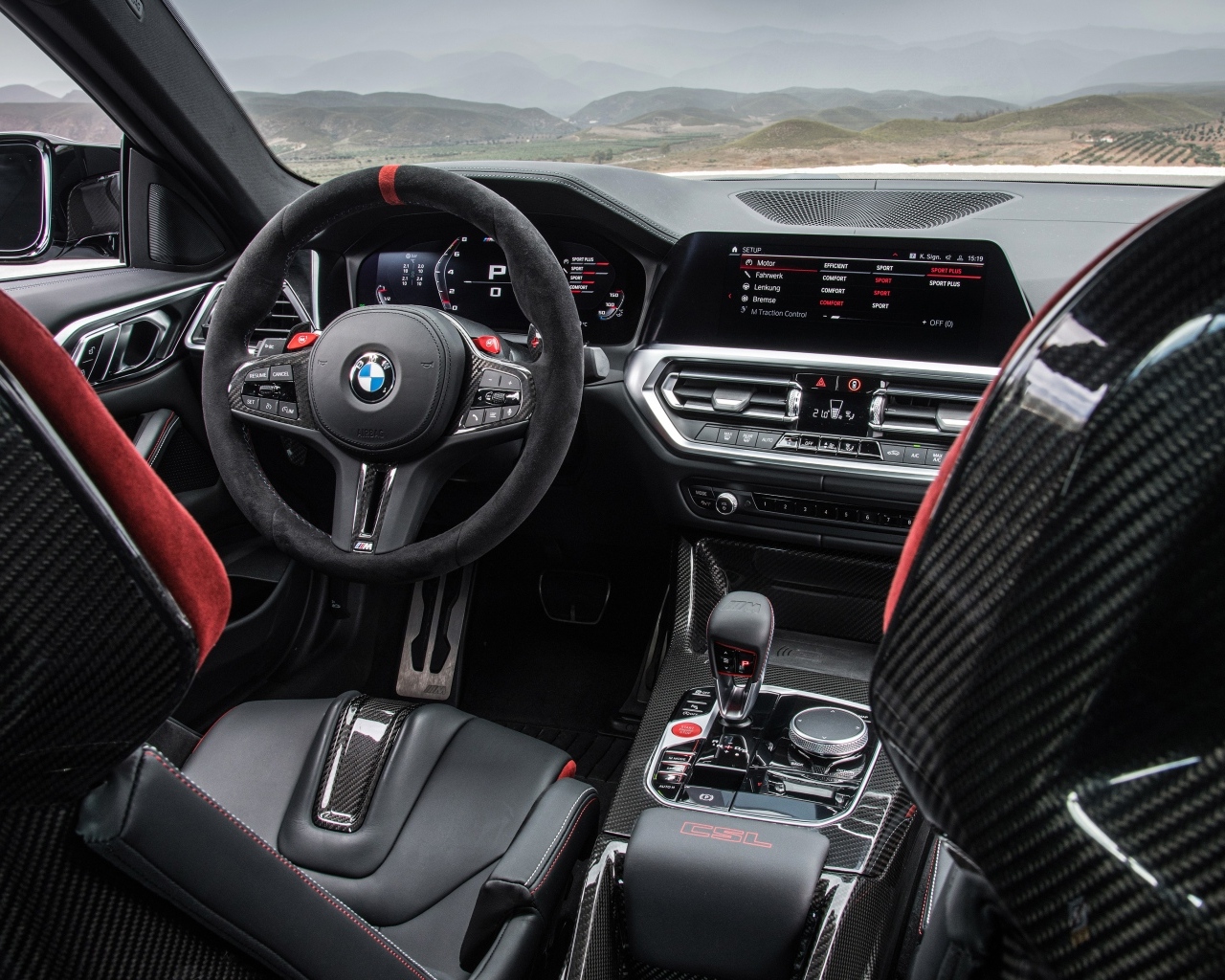 Кожаный салон автомобиля BMW M4 CSL