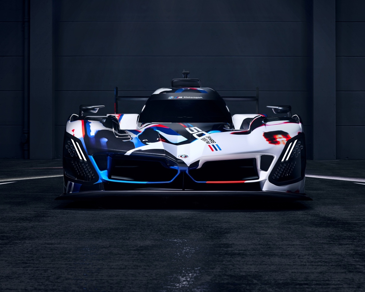 Гоночный автомобиль  BMW M Hybrid V8