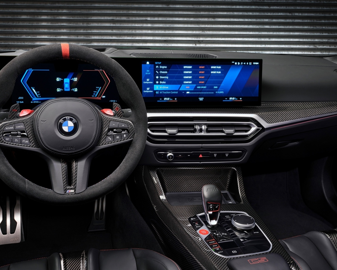 Черный салон автомобиля BMW M3 CS 2023 года