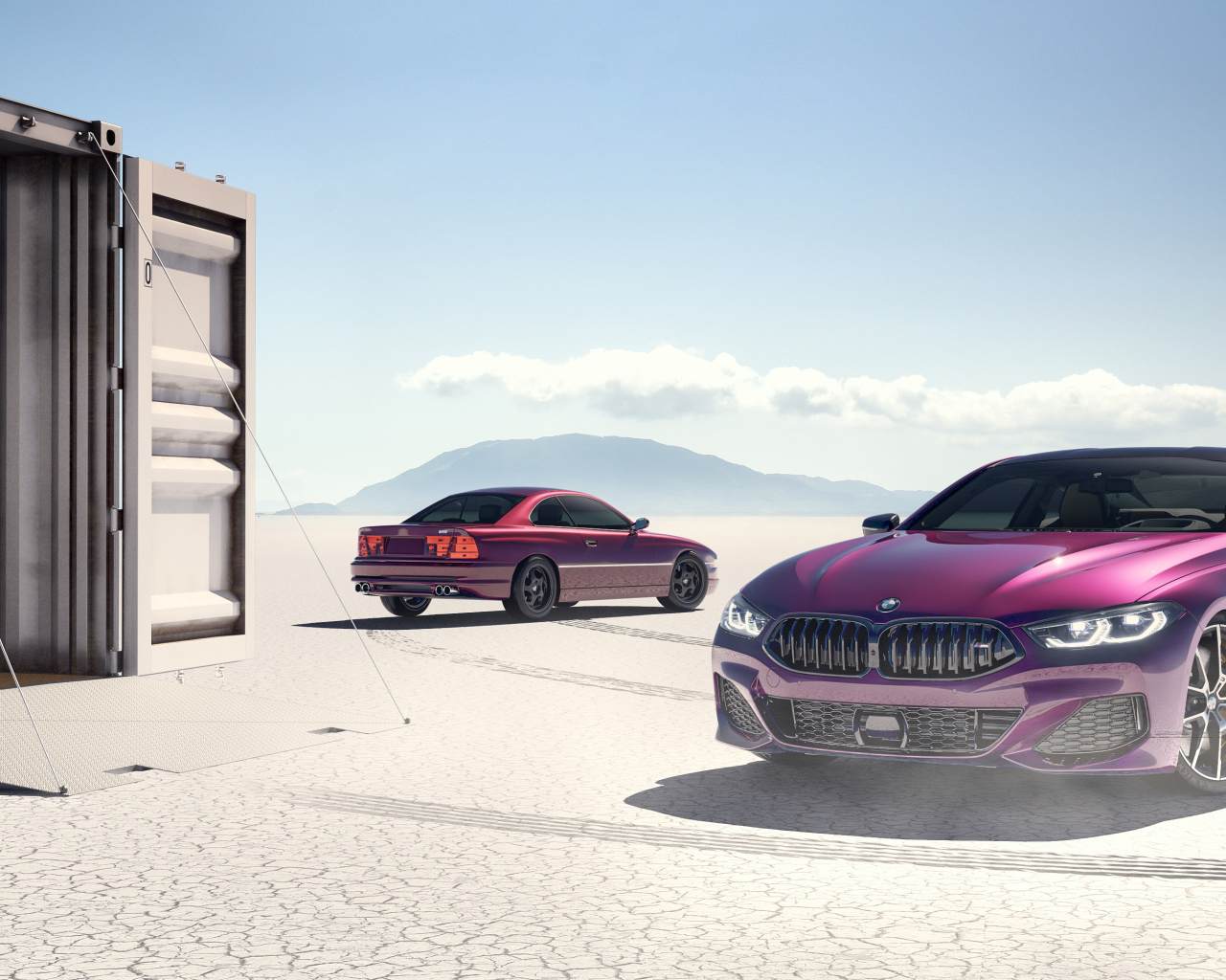 Фиолетовый автомобиль BMW 850i у гаража