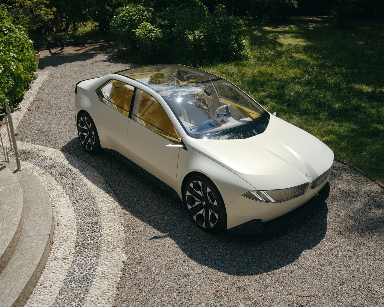 Вид сверху на новый автомобиль BMW Vision Neue Klasse