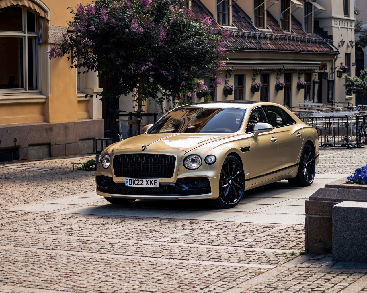 Автомобиль Bentley Flying Spur Hybrid