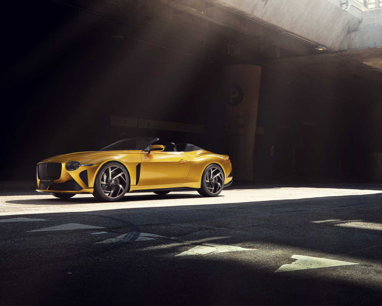 Кабриолет Bentley Bacalar  в ангаре