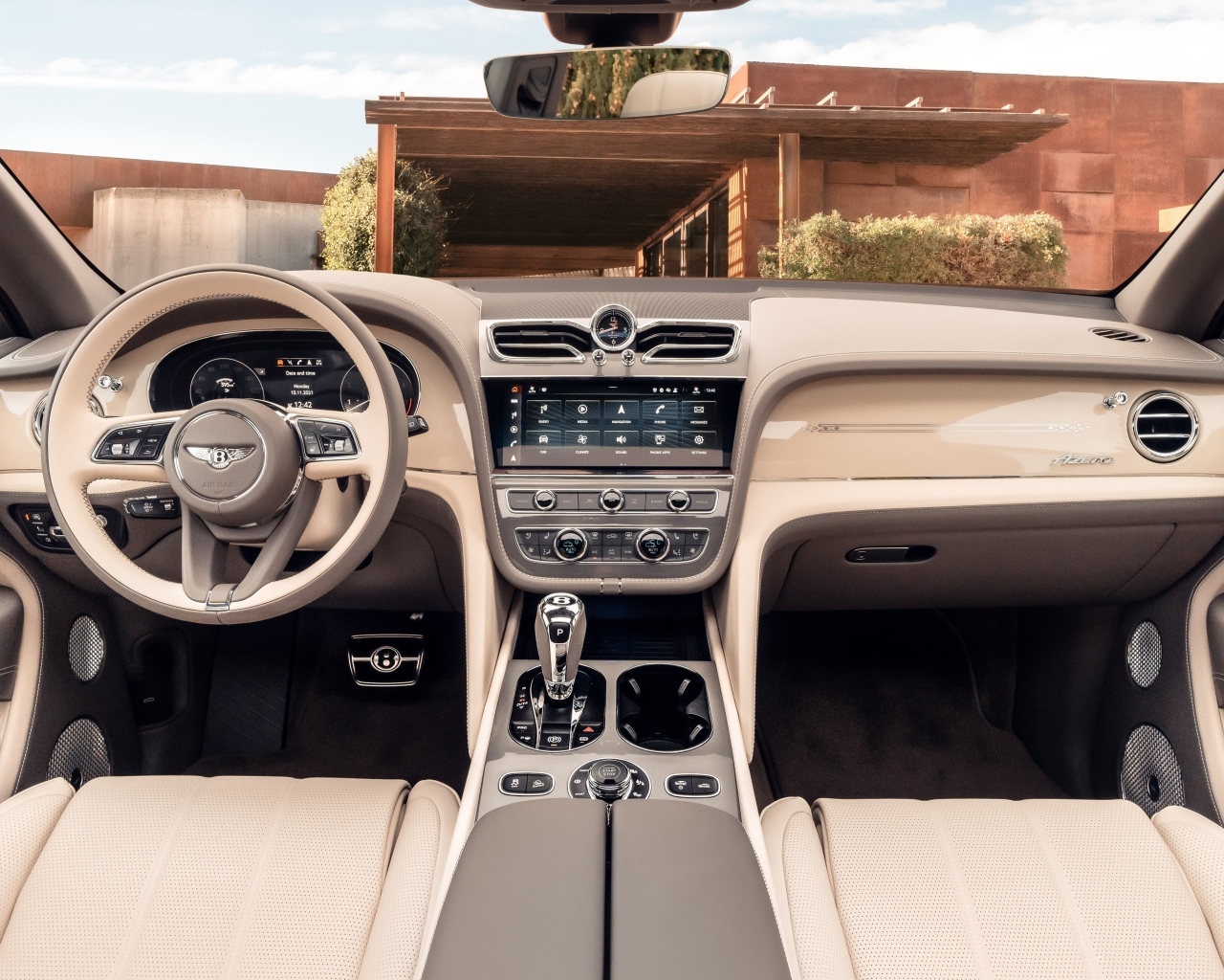 Кожаный салон автомобиля Bentley Bentayga EWB