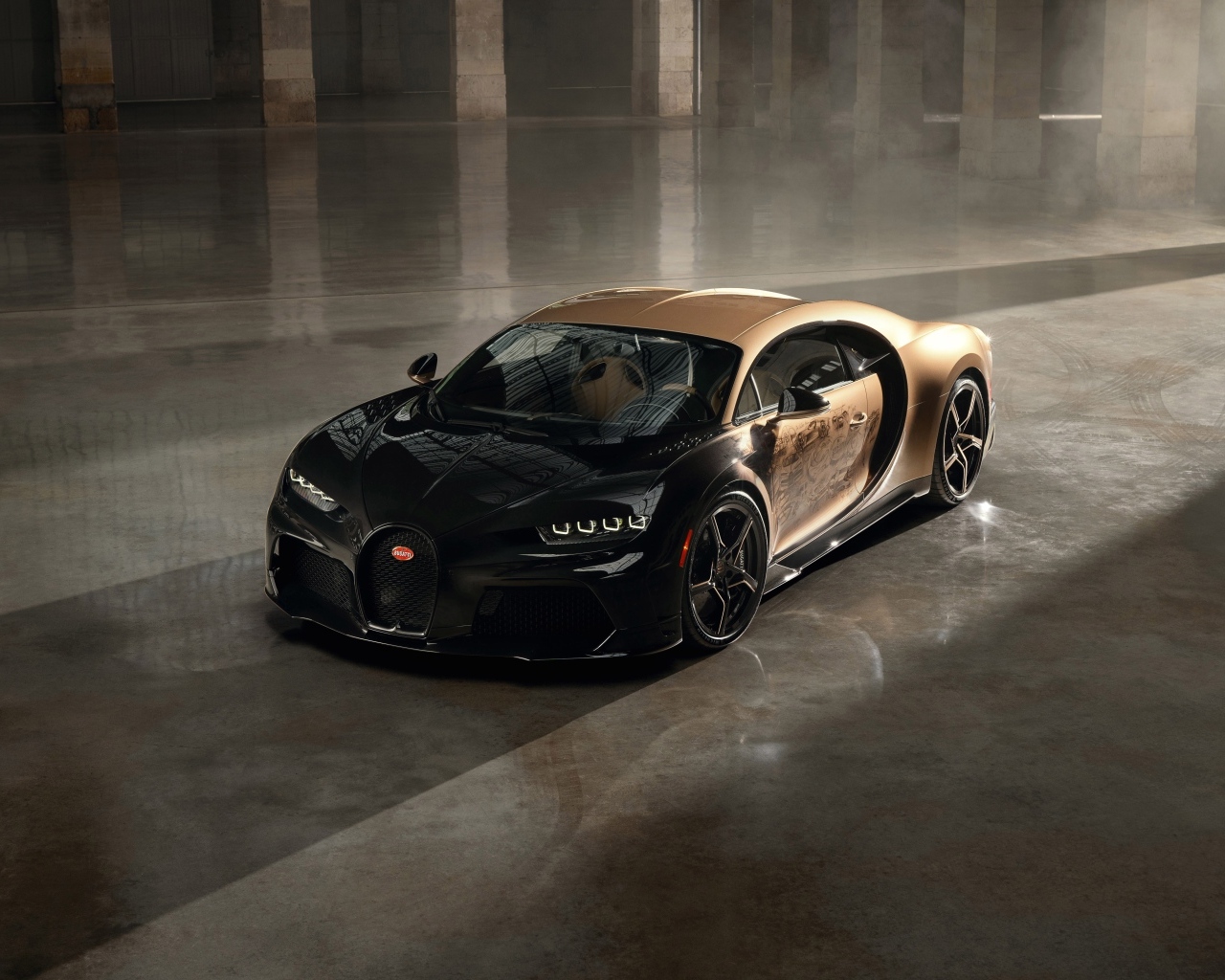 Дорогой быстрый автомобиль Bugatti Chiron