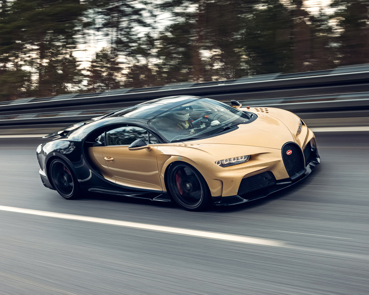 Быстрый автомобиль Bugatti Chiron, 2023 года