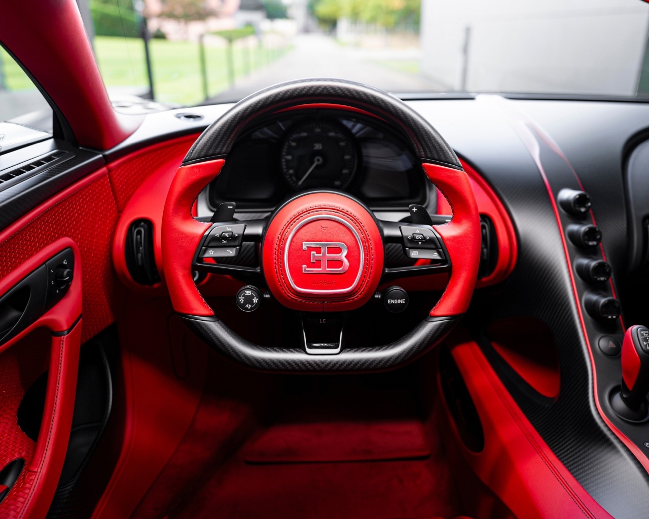 Кожаный салон автомобиля Bugatti Chiron Pur Sport