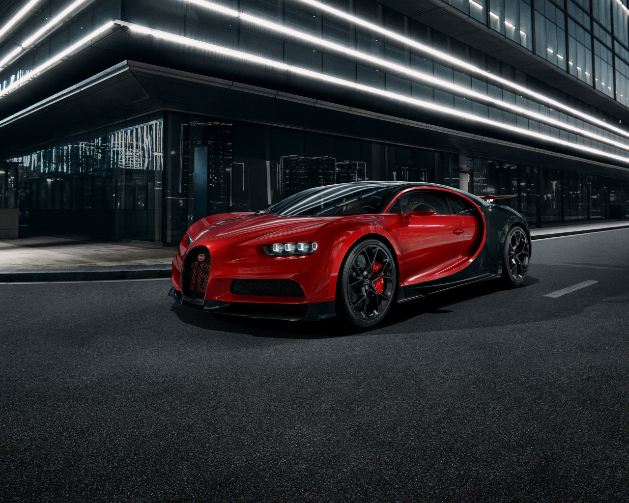 Красный Bugatti Chiron Sport