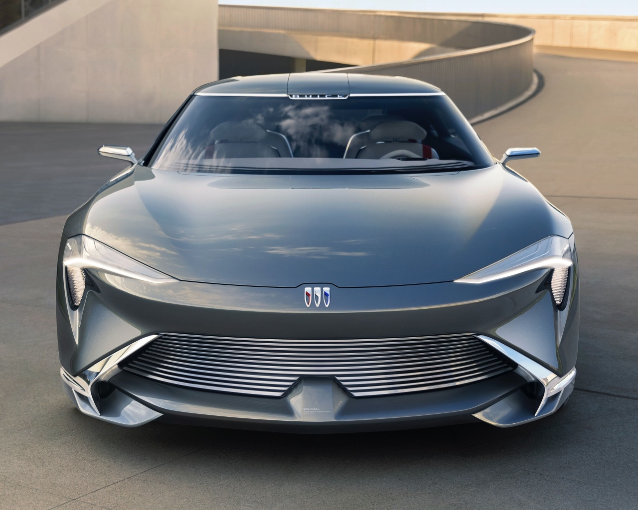 Автомобиль Buick Wildcat EV Concept 2022 года вид спереди