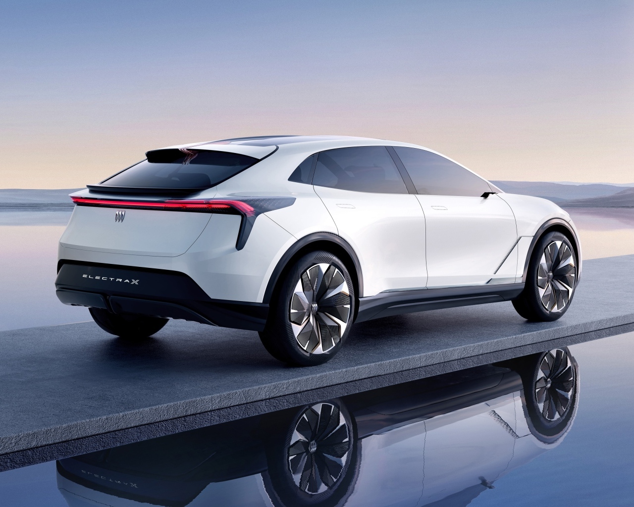 Белый внедорожник Buick Electra-X вид сзади