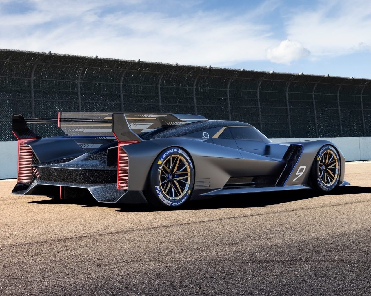 Черный гиперкар Cadillac Project GTP вид сзади