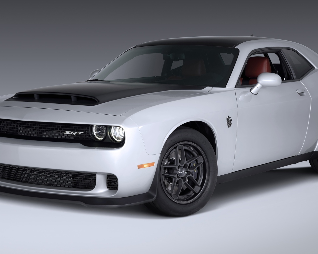 Дорогой автомобиль Dodge Challenger SRT Demon 2023 года