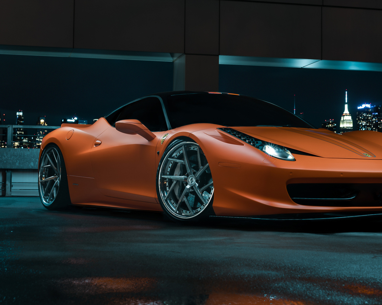 Стильный дорогой автомобиль Ferrari 458