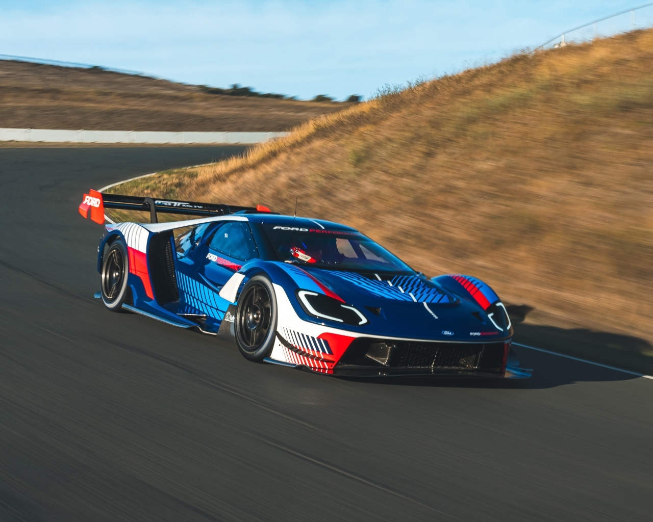 Гоночный автомобиль Ford GT Mk IV 2023 года