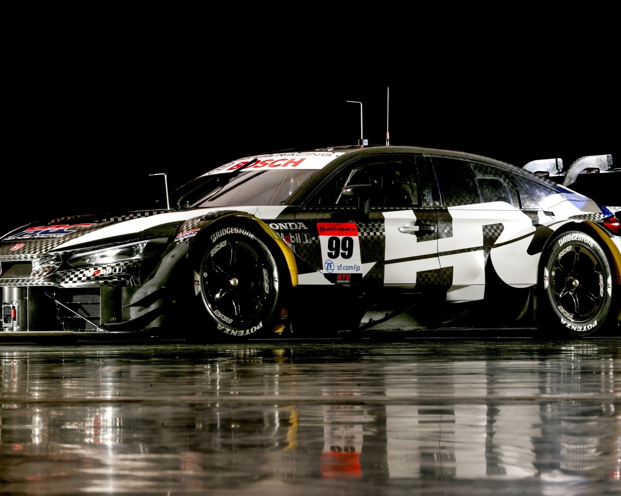 Гоночный автомобиль Honda Civic Type-R GT 2023  года