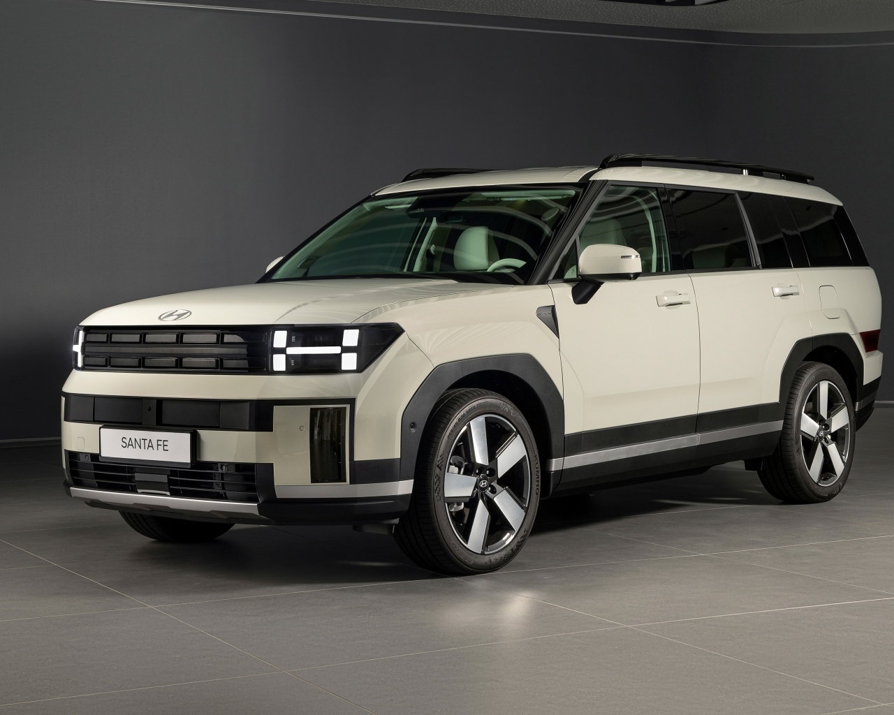Большой внедорожник Hyundai Santa Fe Plug-In Hybrid