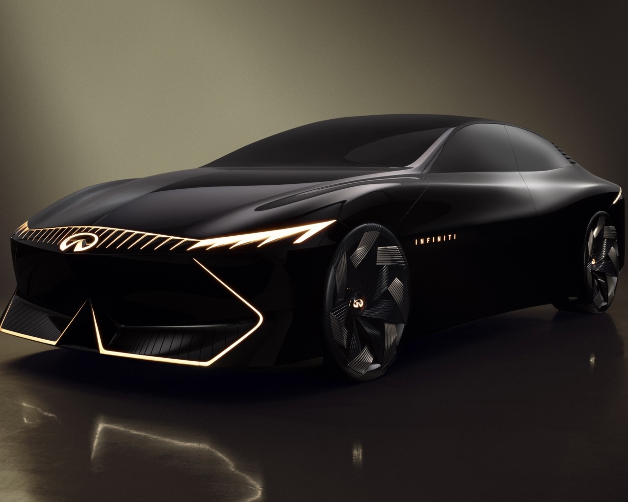 Черный автомобиль Infiniti Vision Qe 2023 года