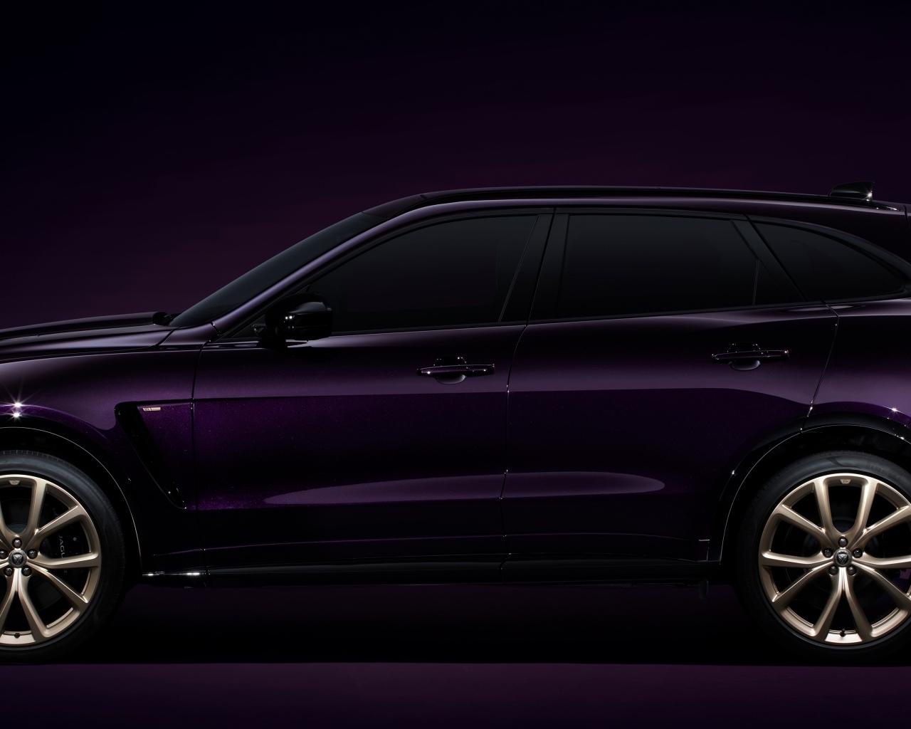 Автомобиль Jaguar F-Pace SVR