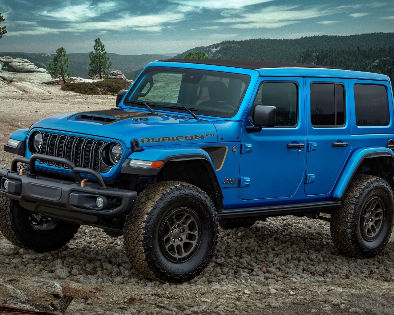 Синий Jeep Wrangler Unlimited Rubicon 2023 года