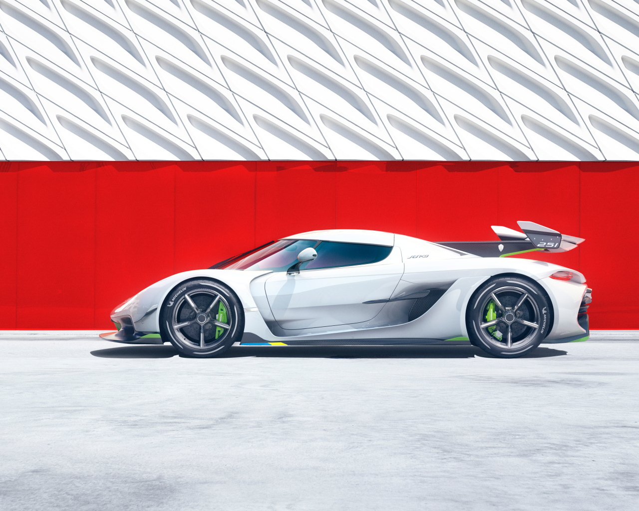 Автомобиль Koenigsegg Jesko вид сбоку