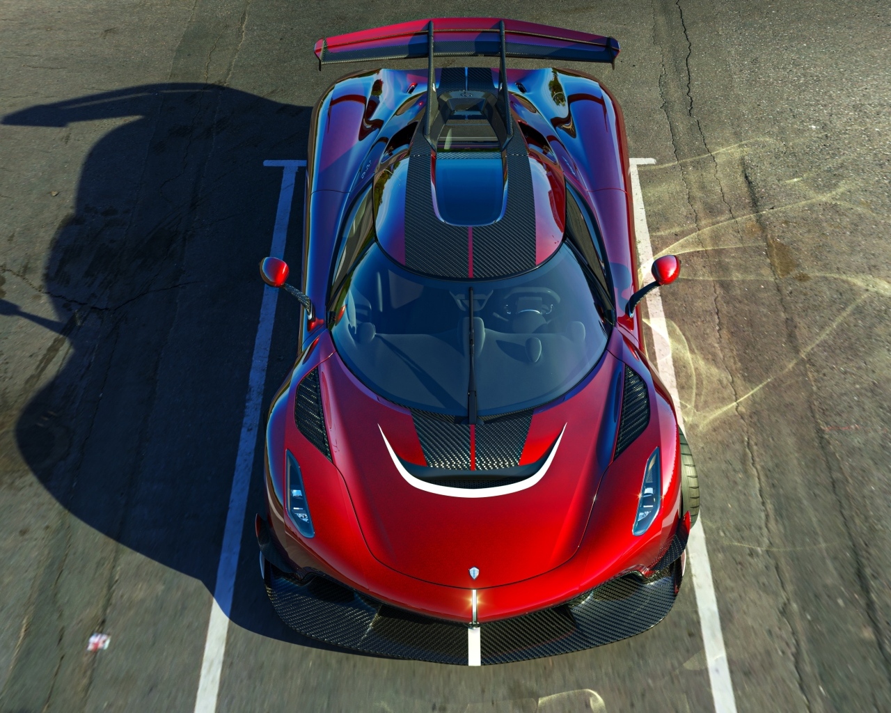 Красный спортивный автомобиль Koenigsegg Jesko