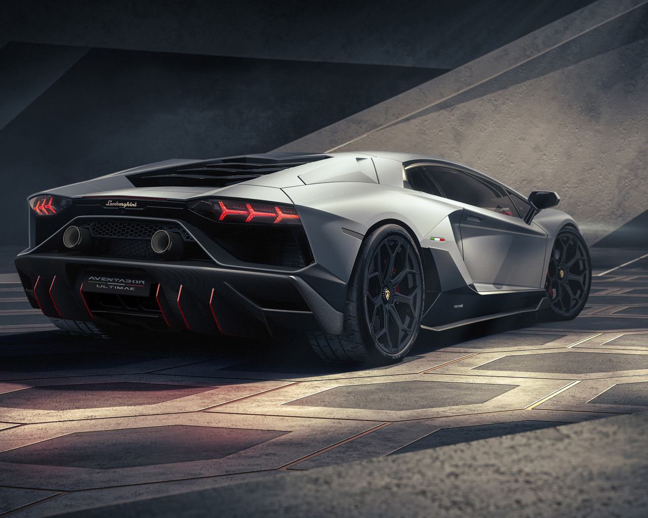 Спортивный автомобиль Lamborghini Aventador LP 780-4 Ultimae 2023 года вид сзади