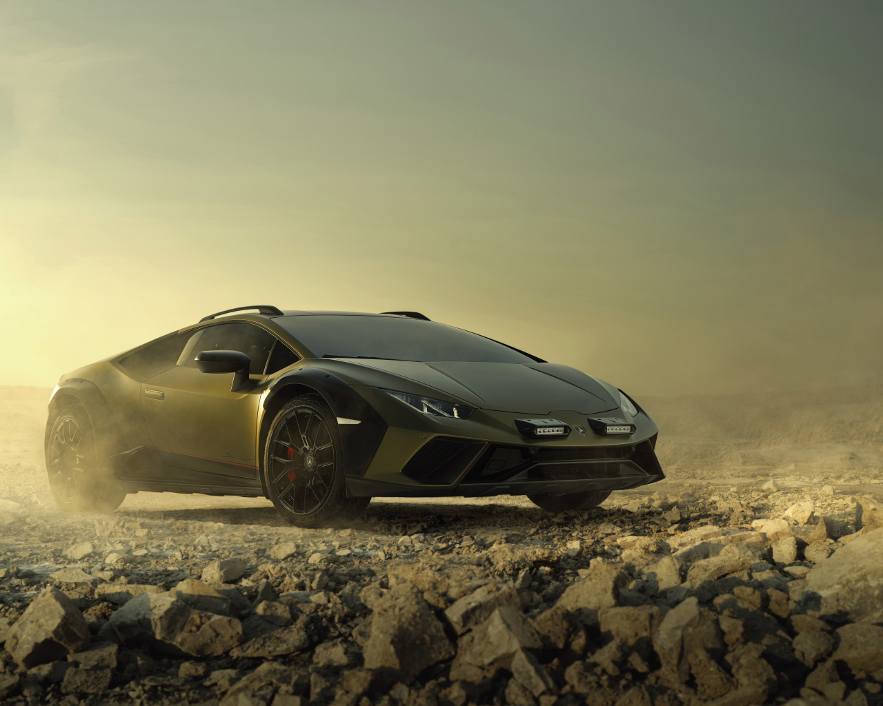Автомобиль Lamborghini Huracan Sterrato 2023 года