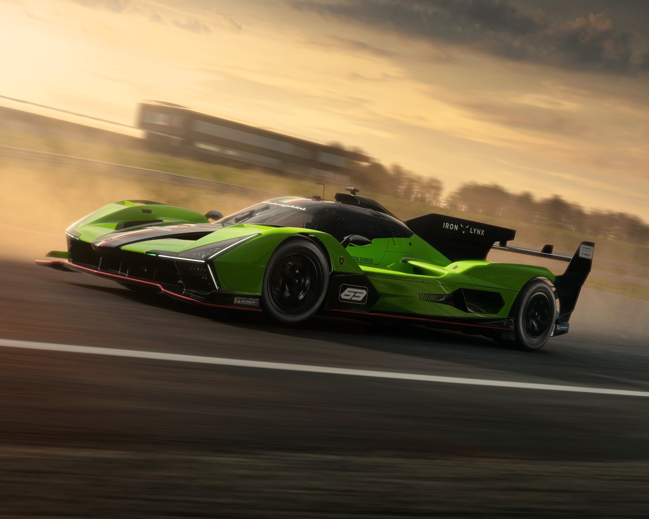 Автомобиль Lamborghini SC63 2023 года на гоночной трассе