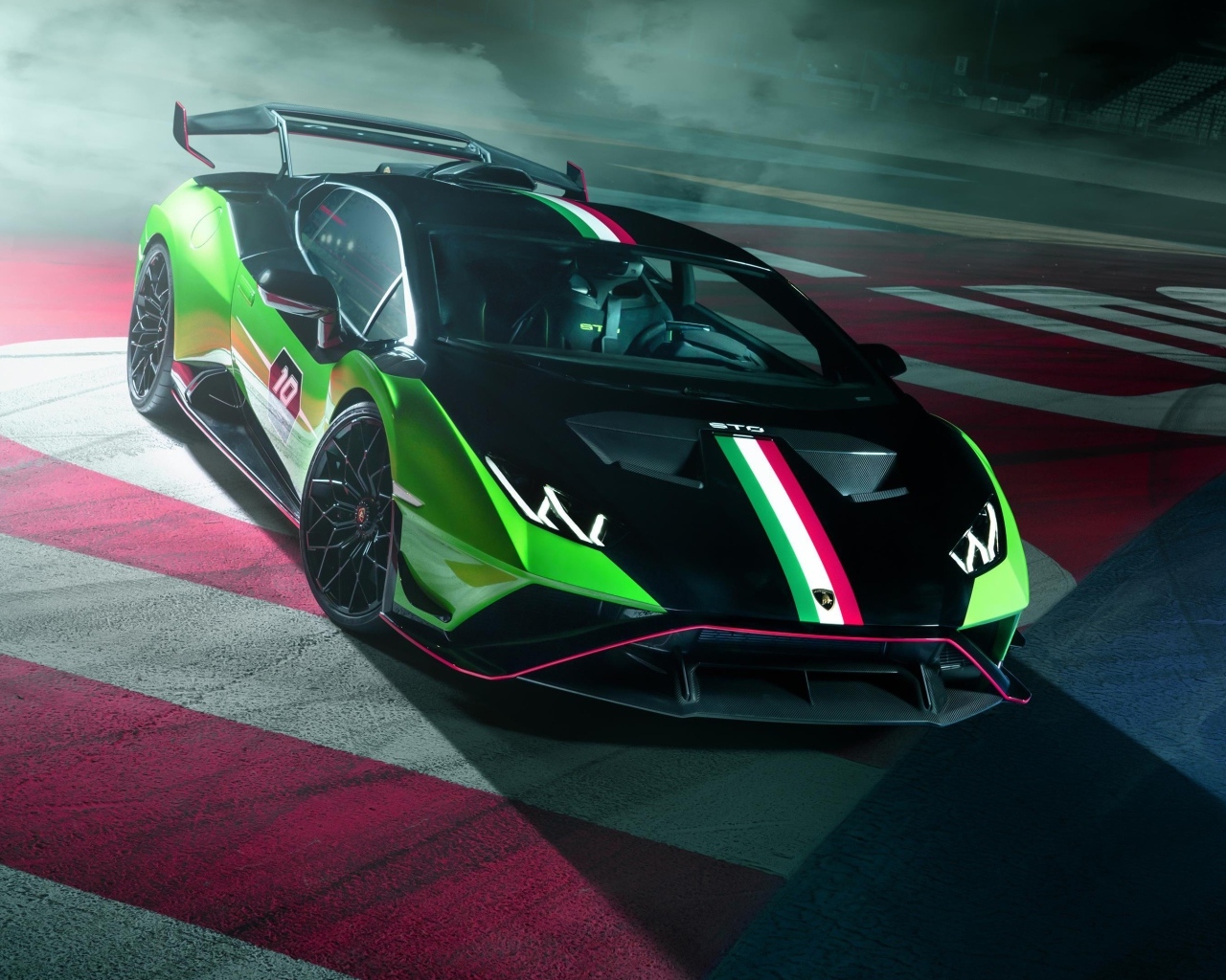 Быстрый автомобиль Lamborghini Huracan STO SC 10 Anniversario