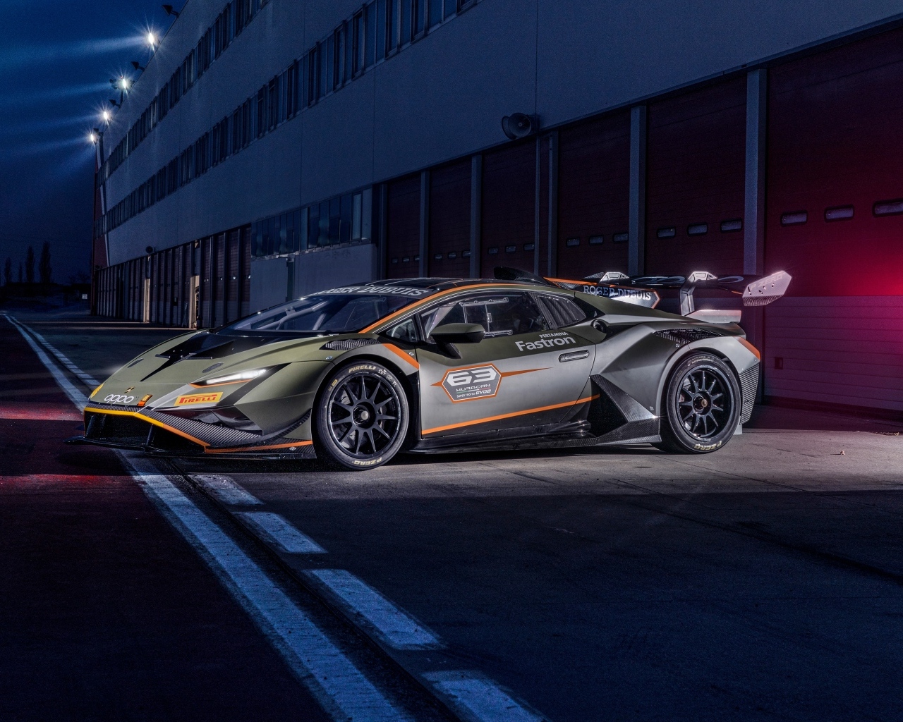 Быстрый автомобиль Lamborghini Huracán Super Trofeo EVO2