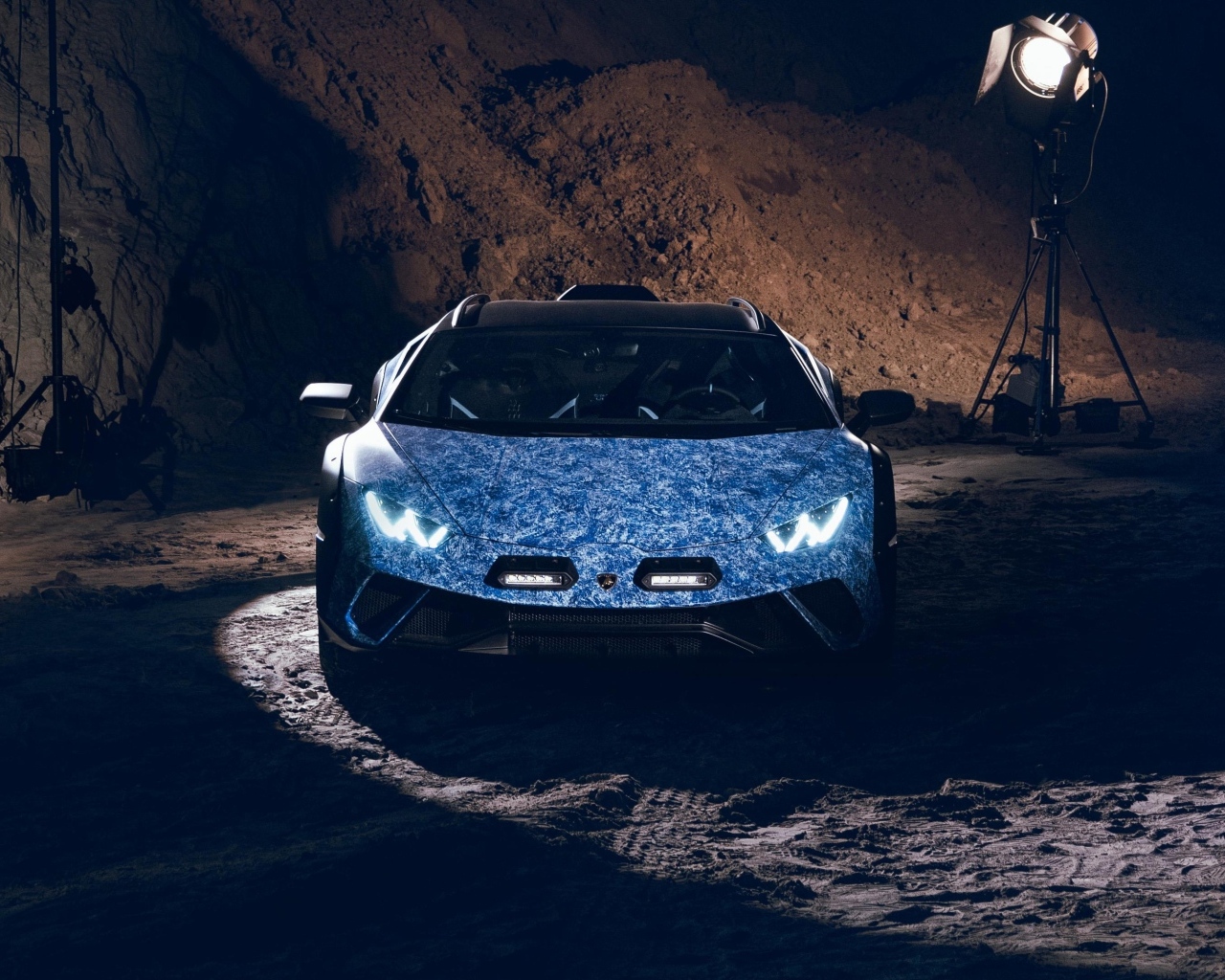 Автомобиль Lamborghini Huracán  в горах