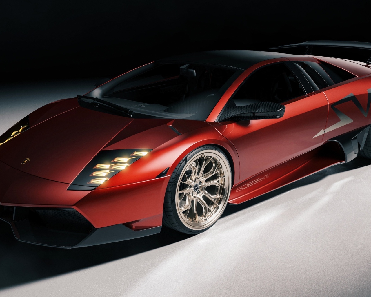 Красный быстрый автомобиль Lamborghini Murcielago