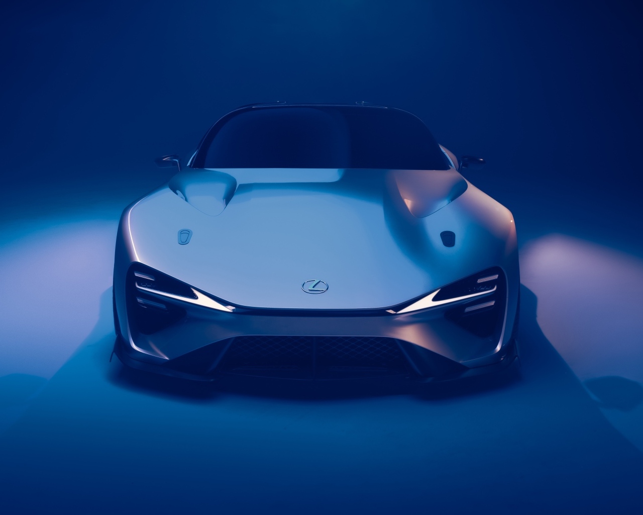 Автомобиль Lexus Electrified Sport Concept на синем фоне