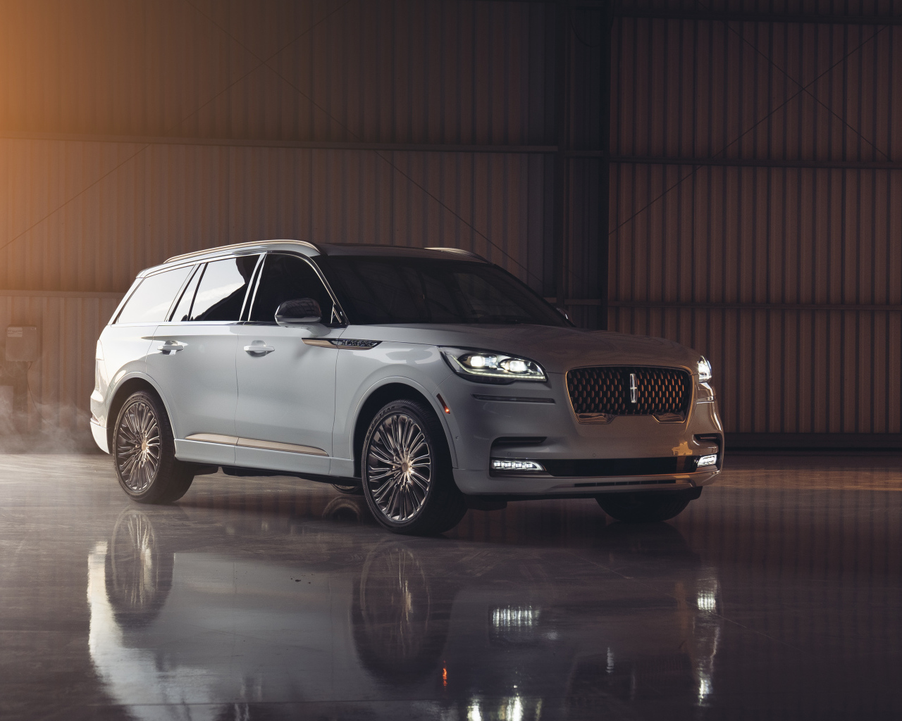 Большой Lincoln Aviator Shinola Concept 2022