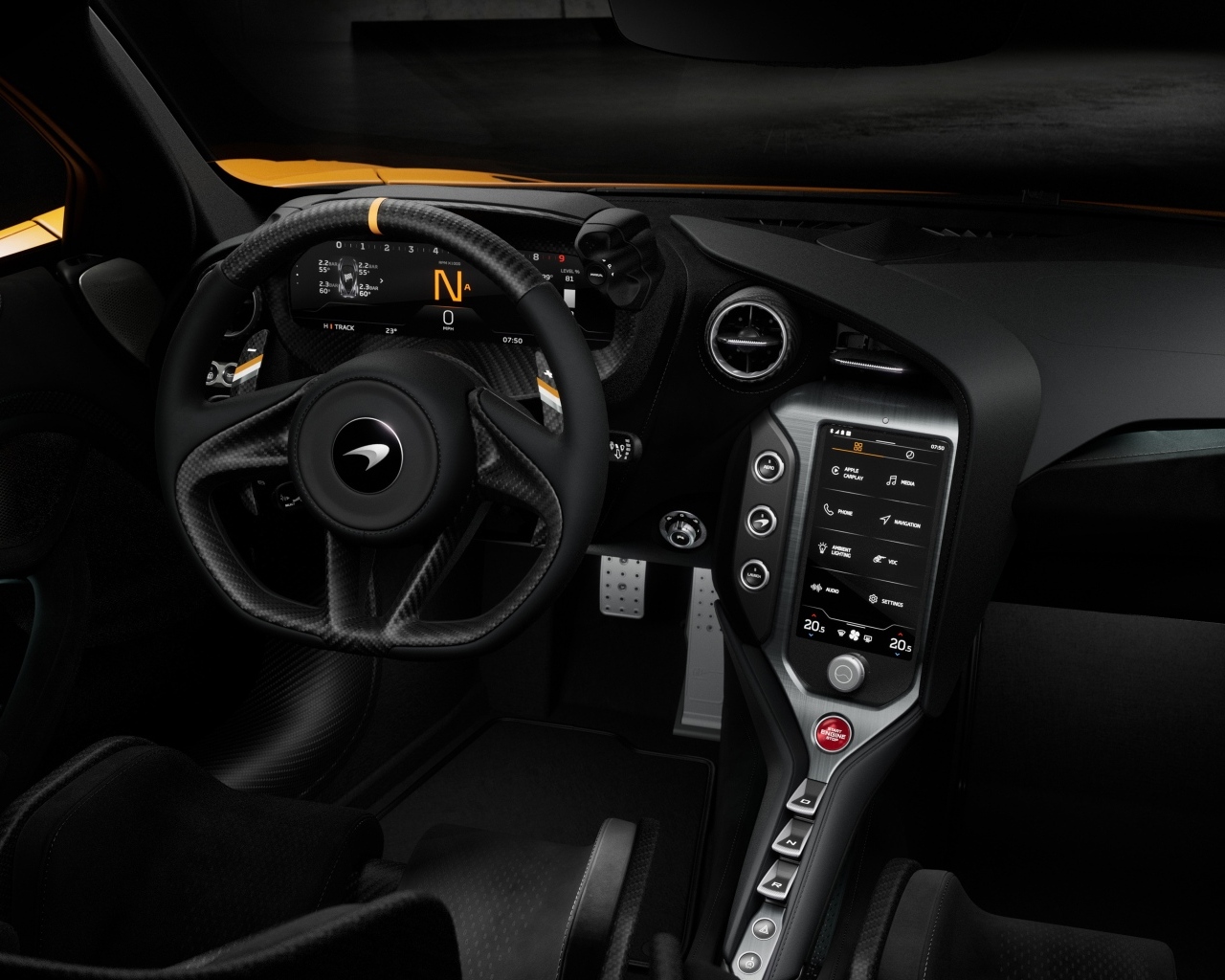 Черный салон автомобиля McLaren 750S 60th Anniversary Edition