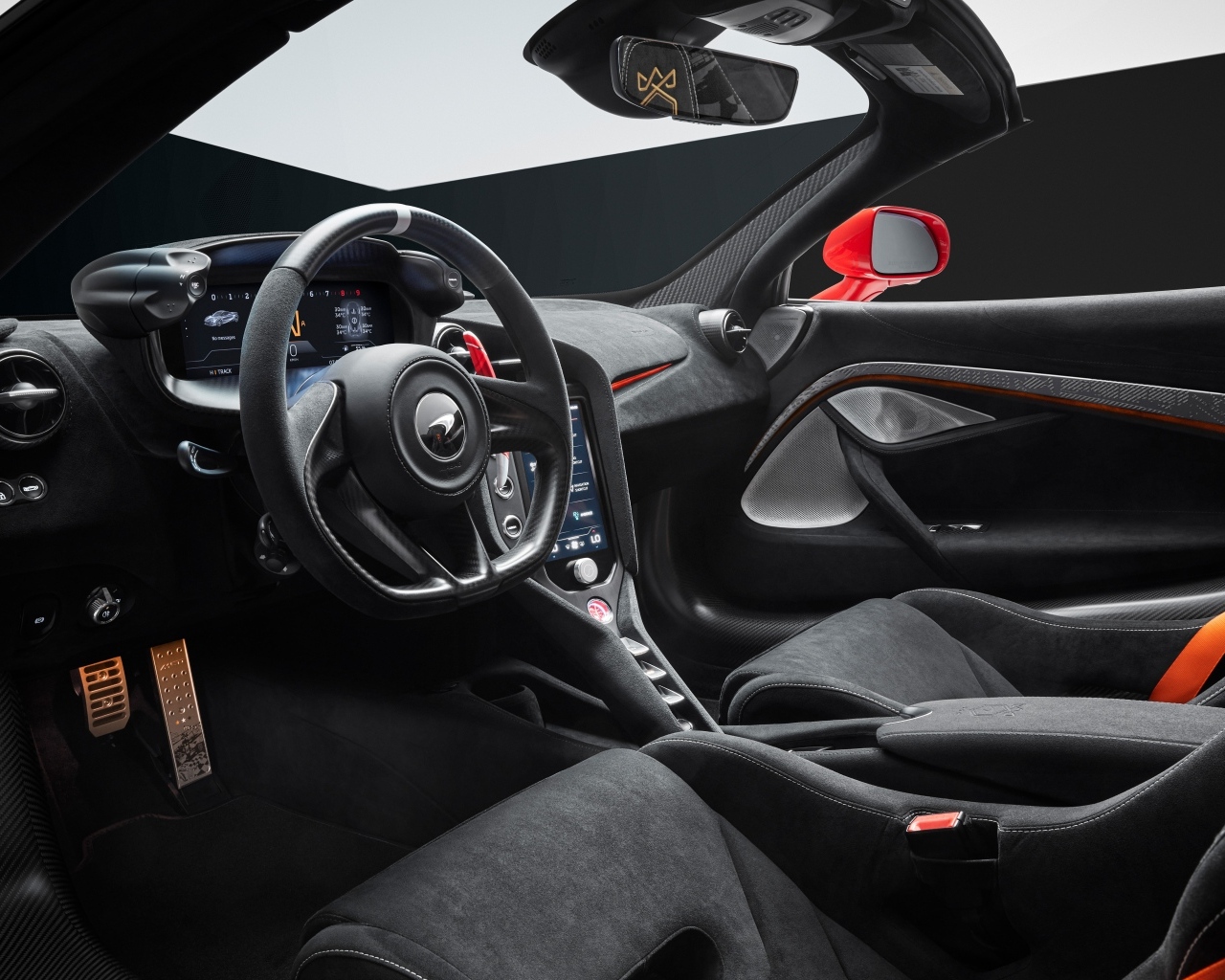 Дорогой салон автомобиля McLaren 750S