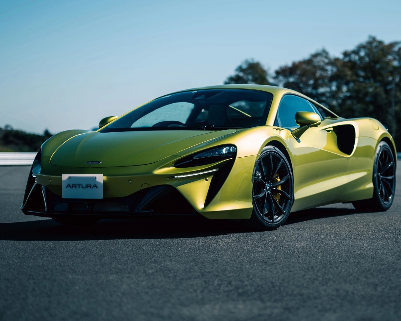 Автомобиль McLaren Artura