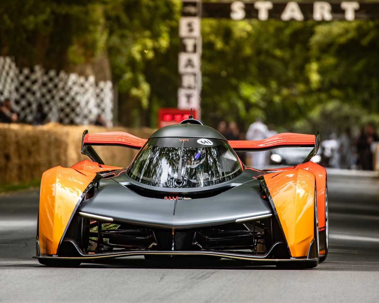 Гоночный спорткар McLaren Solus GT