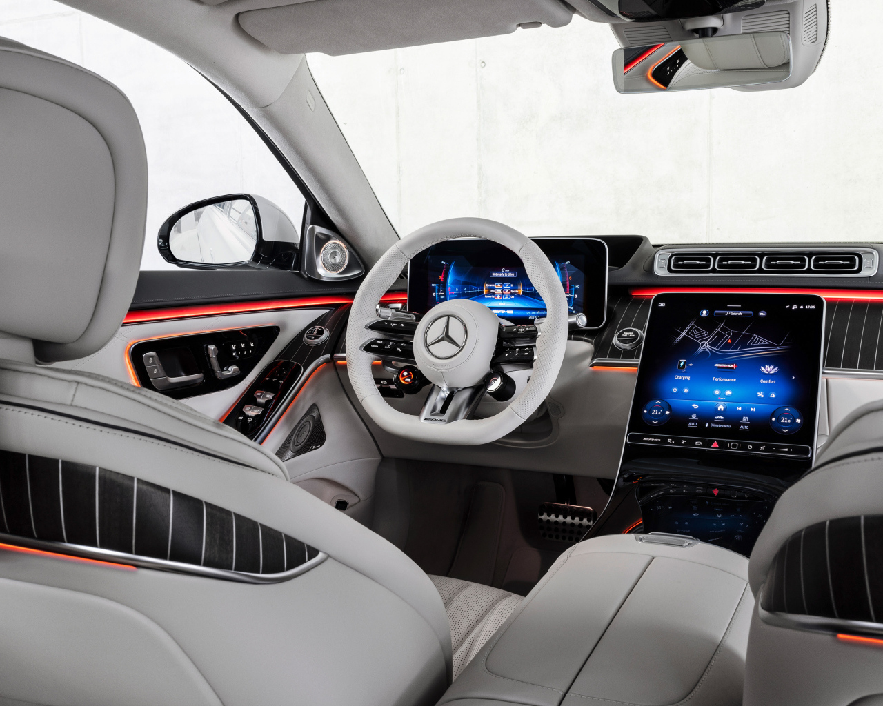 Кожаный салон автомобиля Mercedes-AMG S 63 E Performance 2023