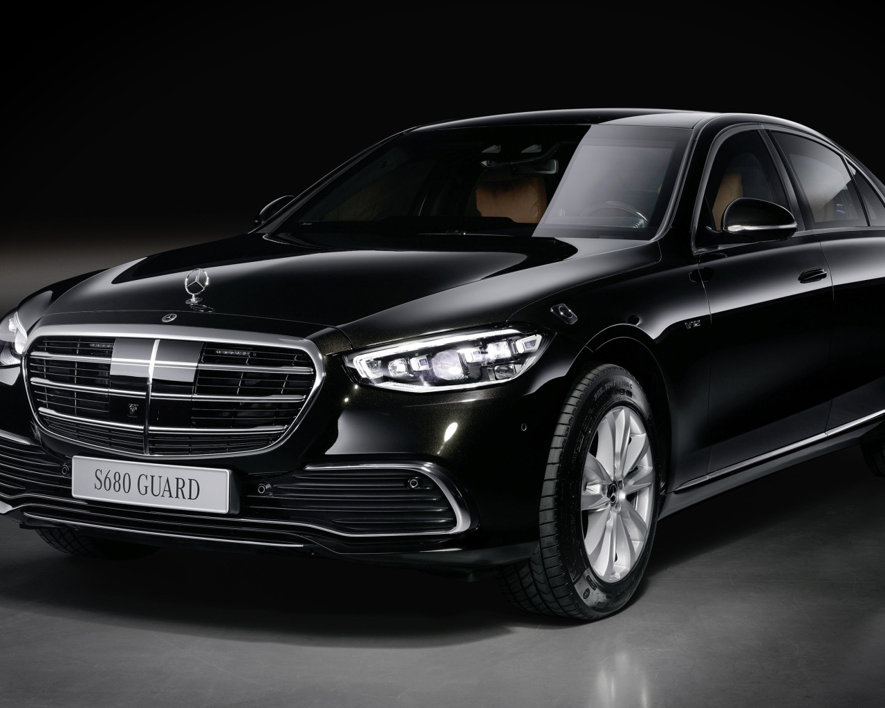 Черный Mercedes-Benz S 680 Guard 4MATIC 2023 