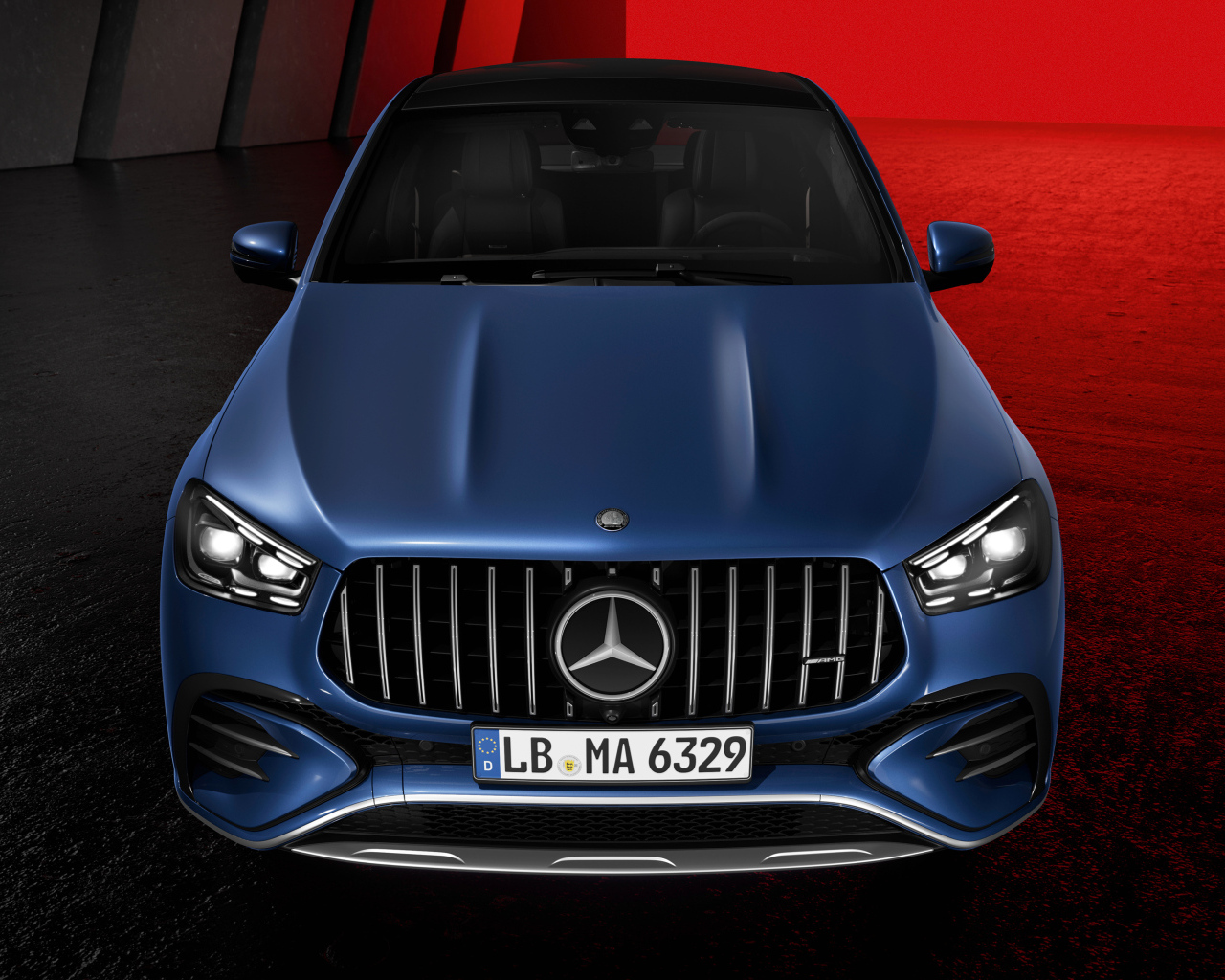 Синий автомобиль Mercedes-AMG GLE 53 4MATIC