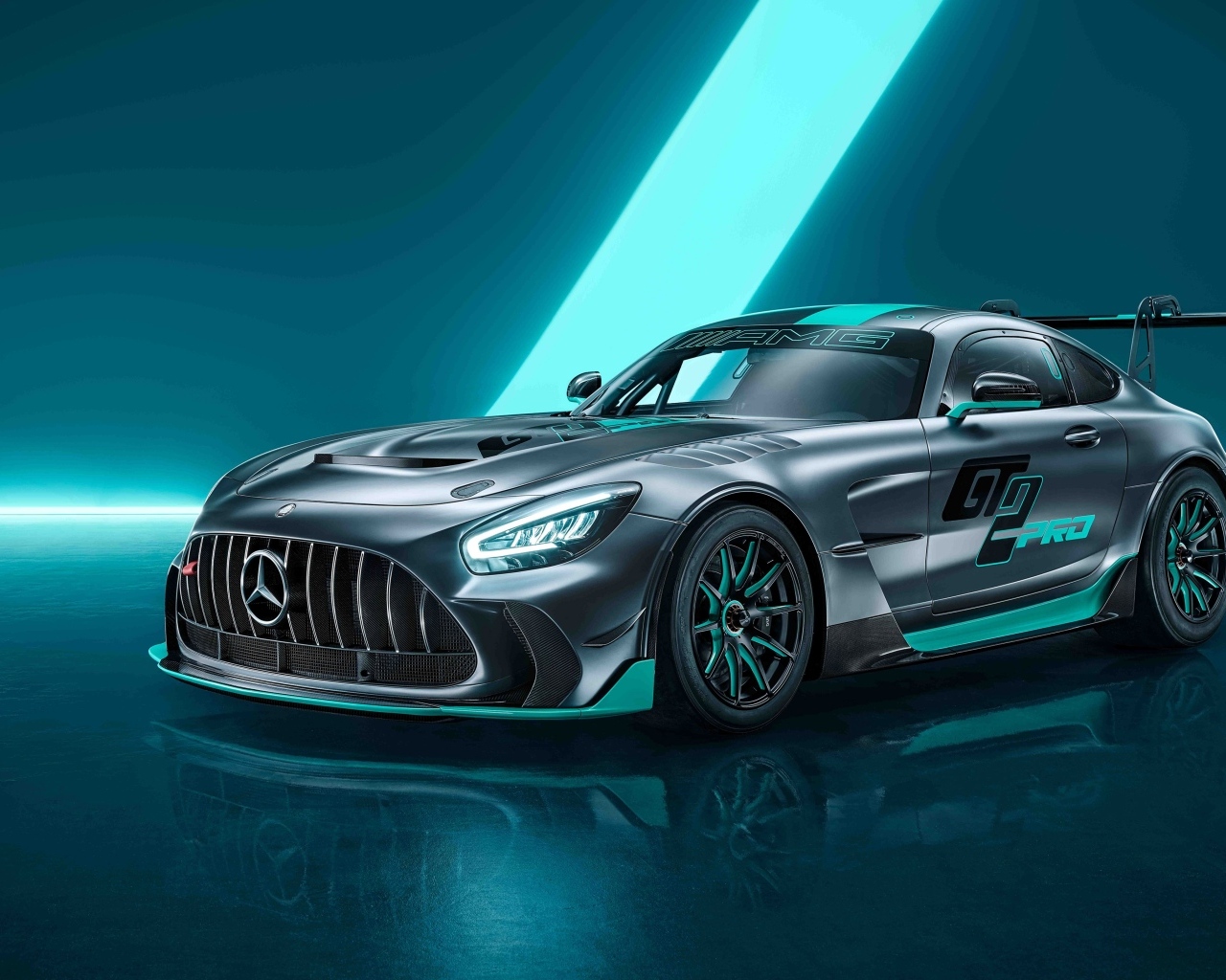 Быстрый автомобиль Mercedes-AMG GT2 PRO